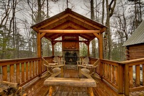 キャビン クイーンベッド 2 台 禁煙 | バルコニー