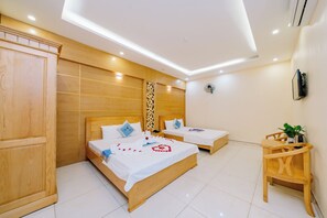 Standard Twin Room | Minibar, desk, blackout curtains, soundproofing - Lang Chai Hotel (Hai Phong)