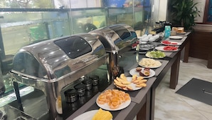 Se sirven desayunos, comidas y cenas