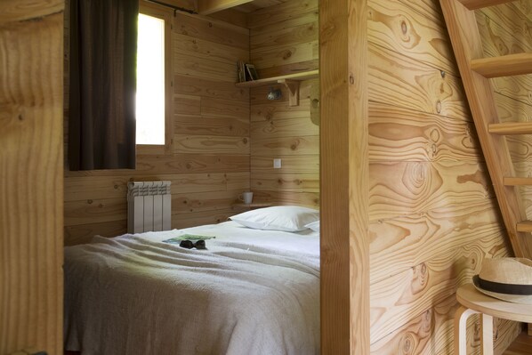 Cabaña, 2 habitaciones | Ropa de cama