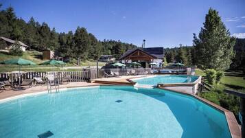 Seasonal outdoor pool, pool umbrellas, sun loungers