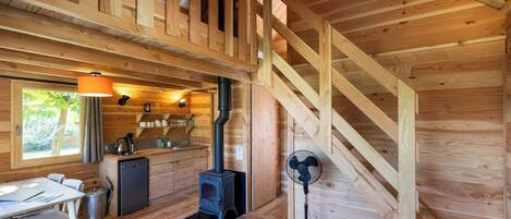 Cabane, 2 chambres | Cuisine privée | Plaque de cuisson, cafetiÚre/bouilloire