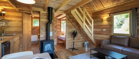 Cabin, 2 Bedrooms | Living area