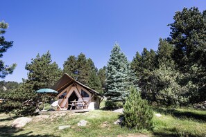 Tent, 2 Bedrooms (Trappeur) | Terrace/patio - Huttopia Font Romeu (Font-Romeu-Odeillo-Via)