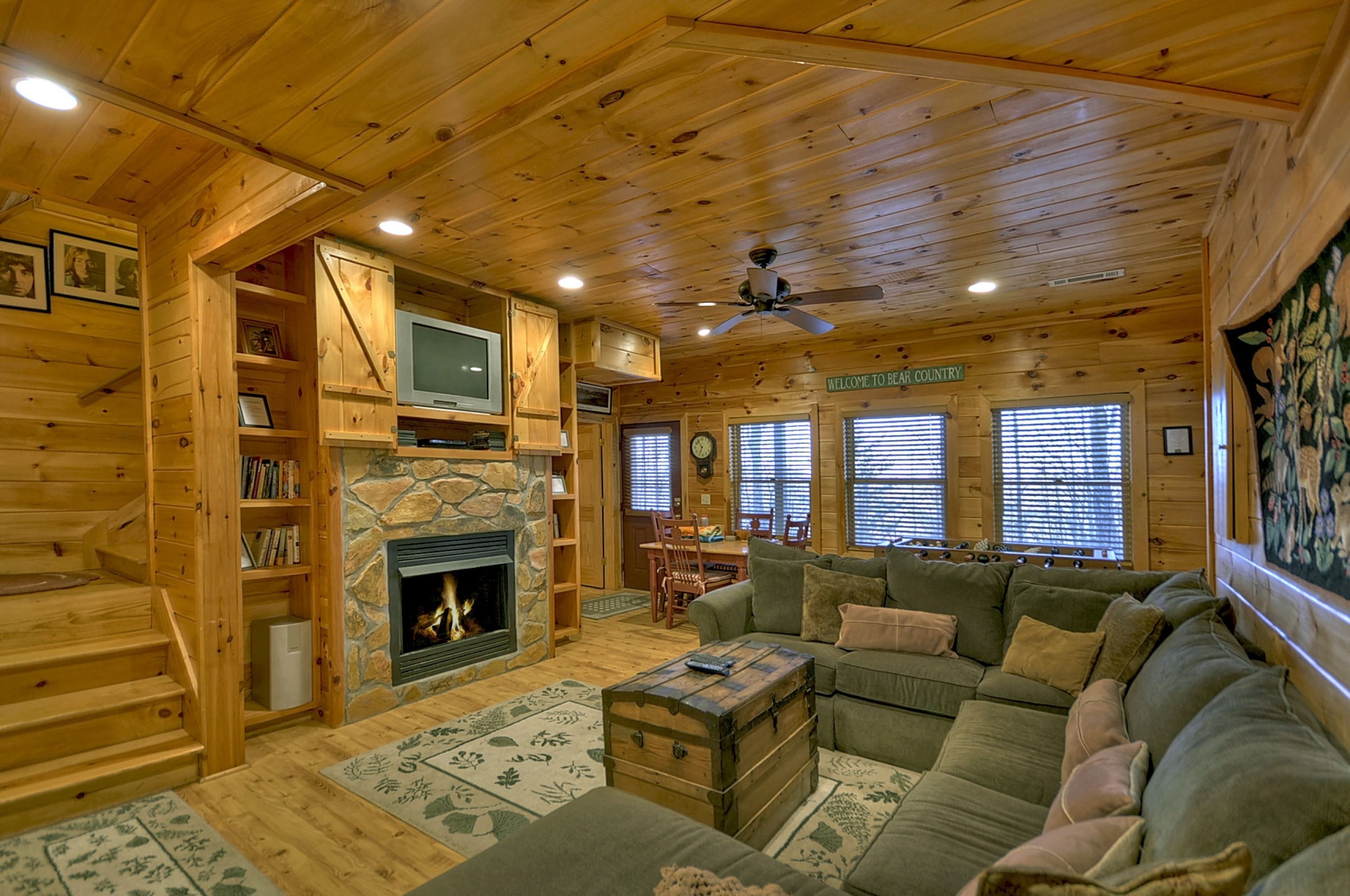 Cabin, Multiple Beds, Non Smoking | Living room | Flat-screen TV