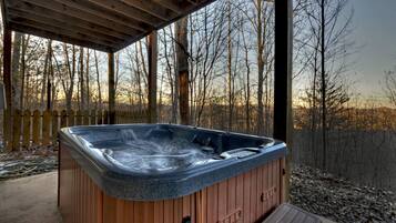Cabin, Multiple Beds, Non Smoking | Private spa tub