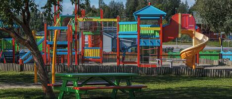Area giochi per bambini (all'aperto)