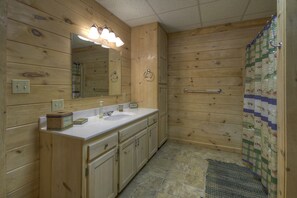 Ferienhütte, Mehrere Betten, Nichtraucher | Badezimmer | Handtücher