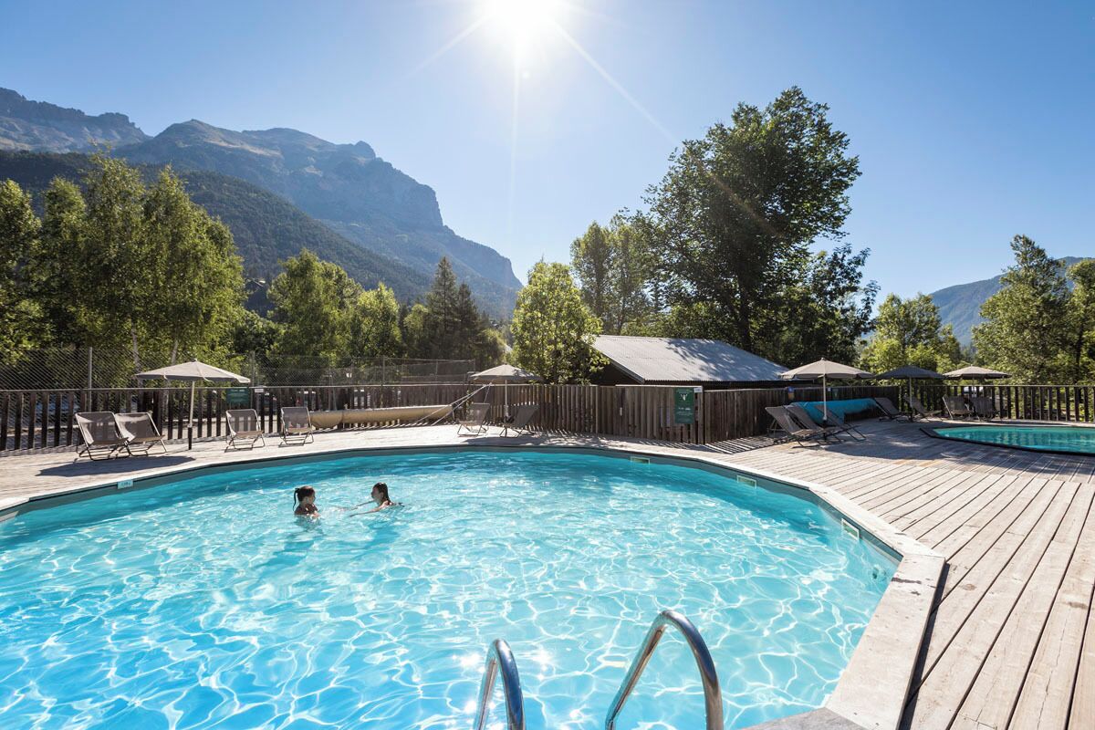 Seasonal outdoor pool, pool umbrellas, sun loungers