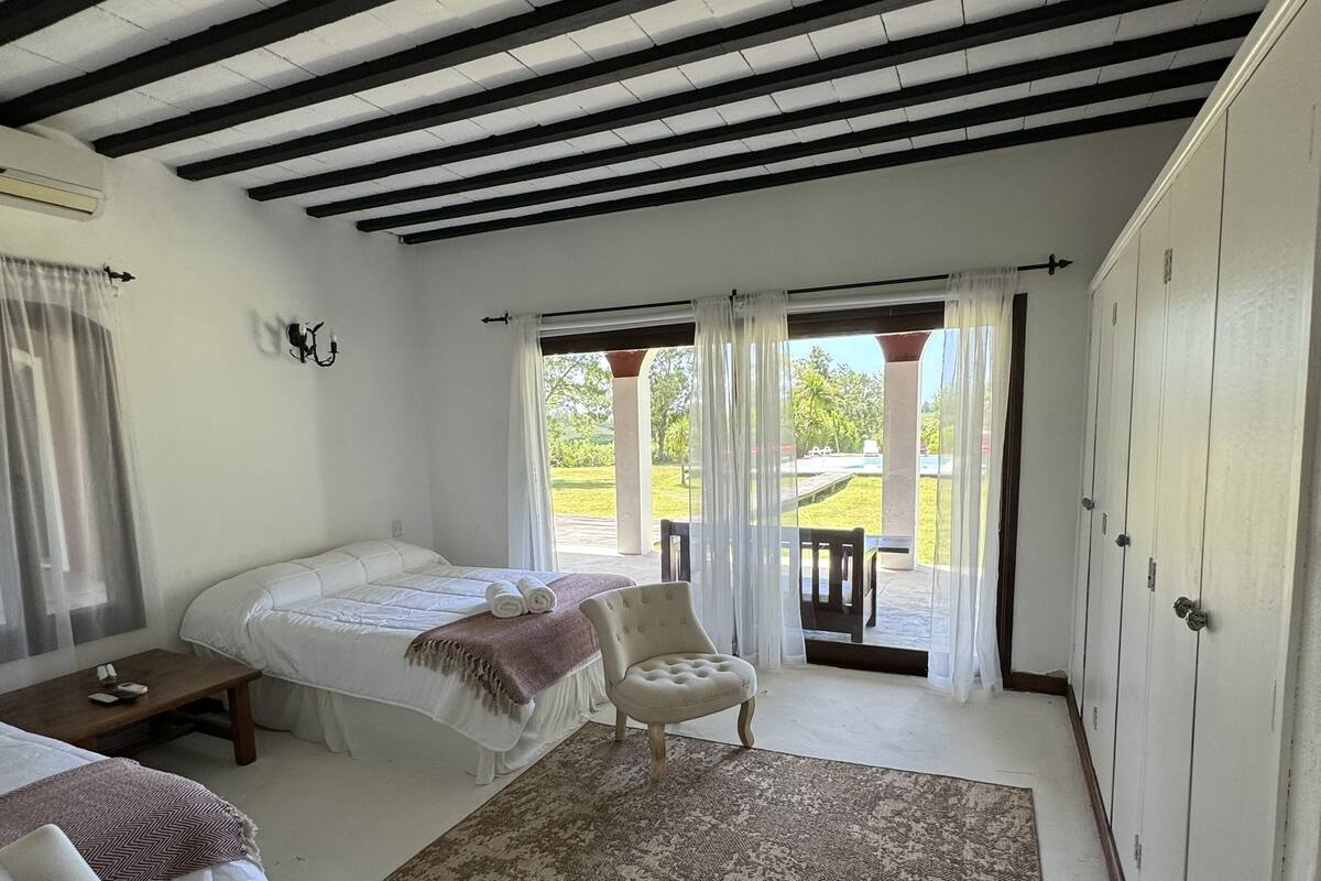 Suíte conforto, 2 quartos, vista para o jardim | Cortinas blackout, ferros/tábuas de passar roupa, roupa de cama
