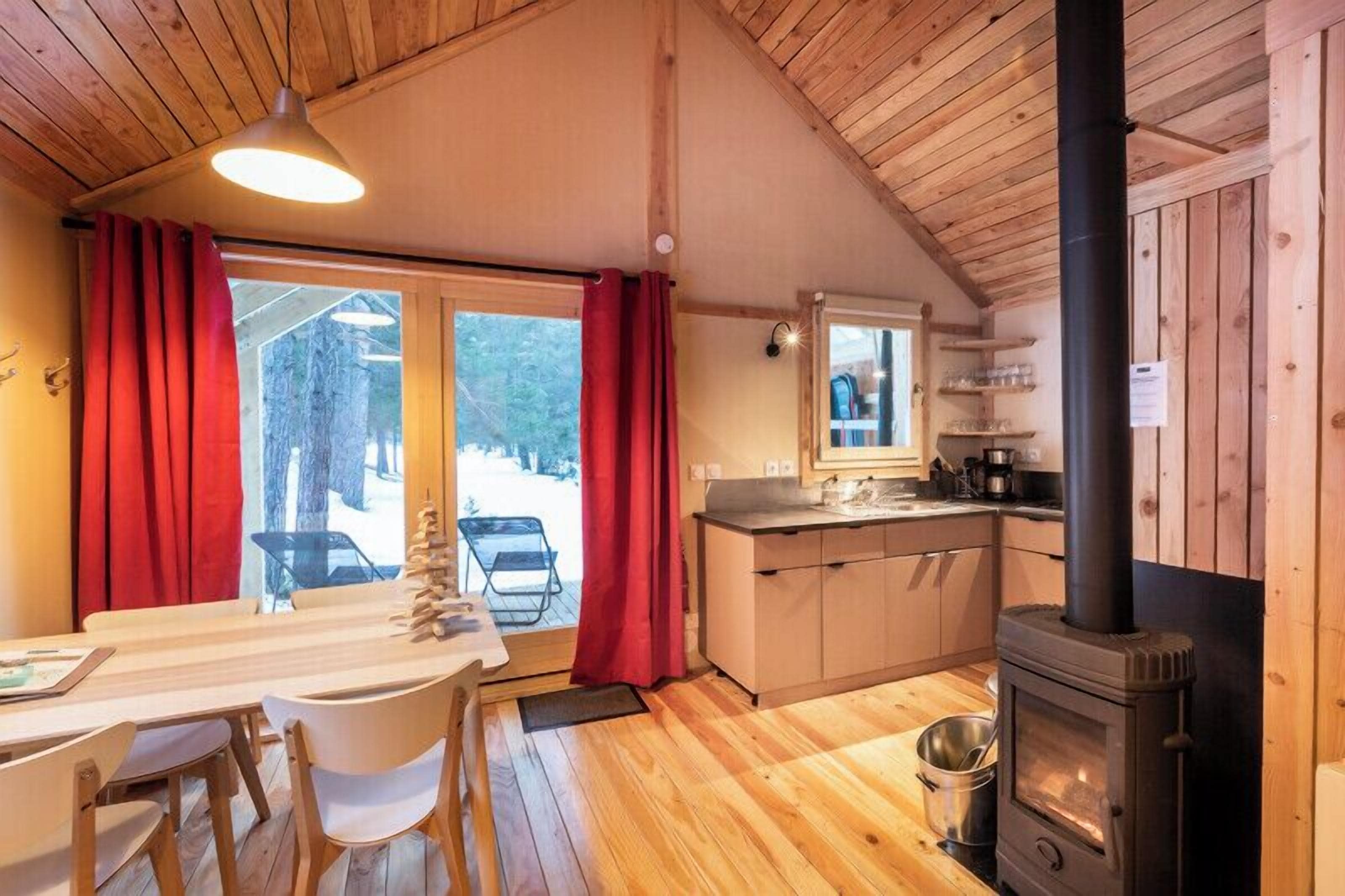 Chalet, 2 Bedrooms | Living area