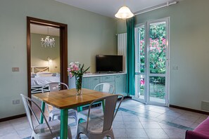Deluxe Suite | Living area