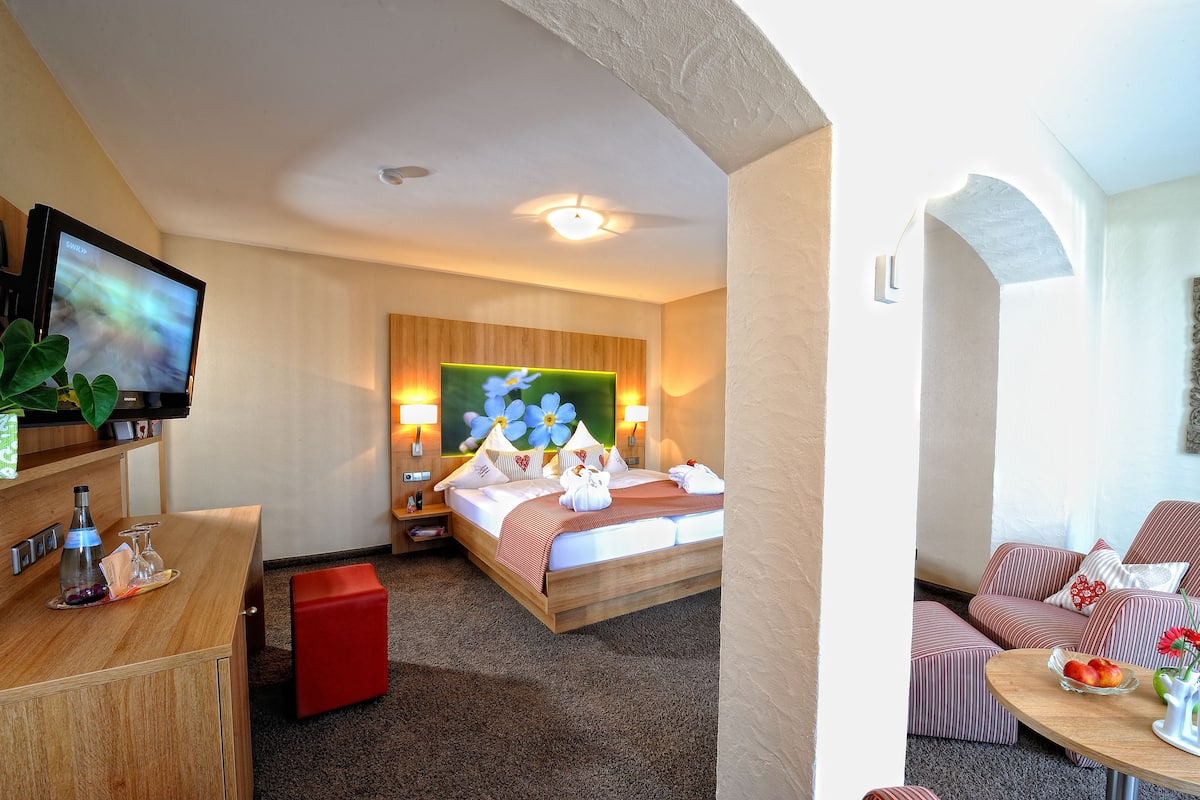 Egyptian cotton sheets, premium bedding, in-room safe