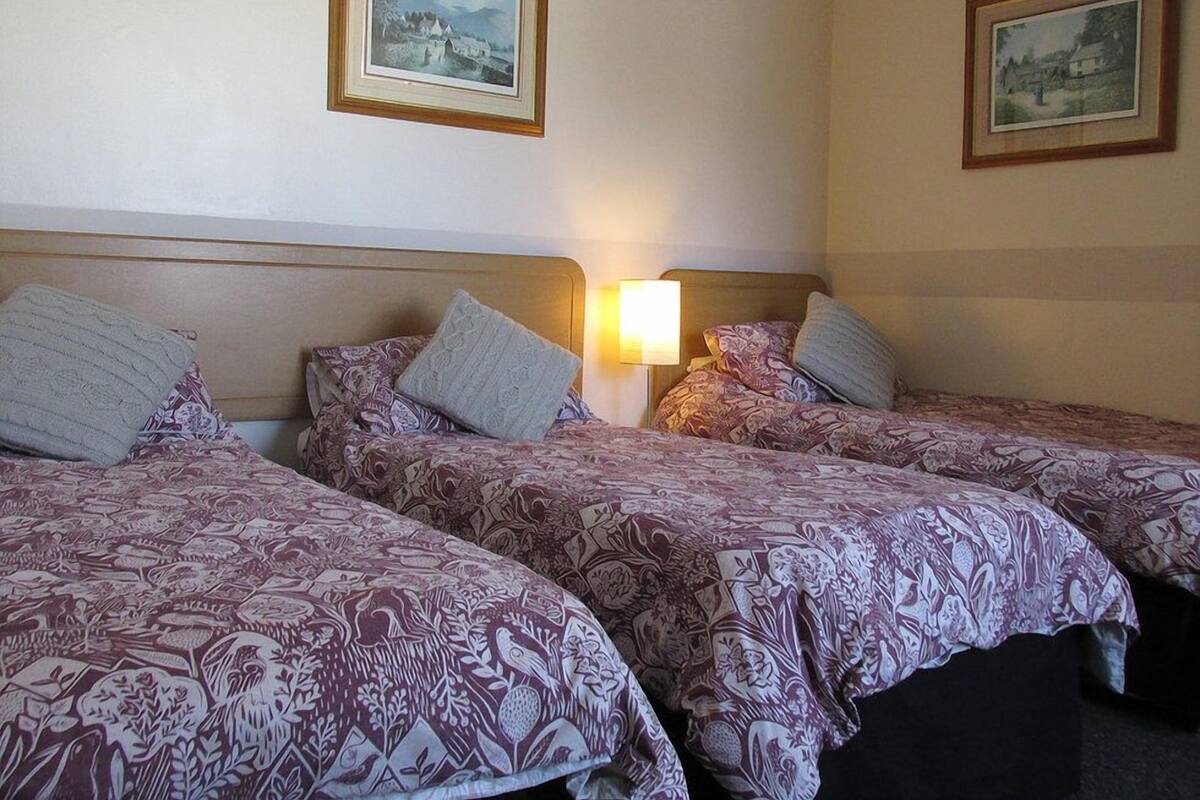 WiFi (free), bed sheets