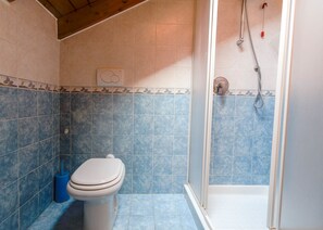Apartment, 1 Bedroom, Non Smoking | Bathroom | Shower, rainfall showerhead, free toiletries, bidet - Barcaiolo Apartment (Lecco)