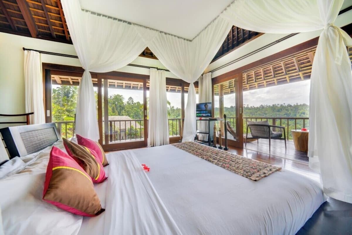 Exclusive Villa, Non Smoking, Valley View | Minibar, in-room safe, desk, blackout drapes