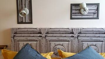 Habitación doble (Montagny) | Ropa de cama de alta calidad y decoración individual