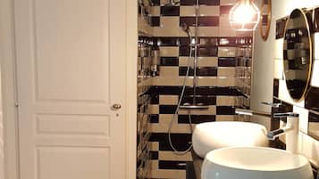 Double Room (Viré-Clessé) | Bilik Mandi | Pancuran mandi, hulu semburan mandi hujan