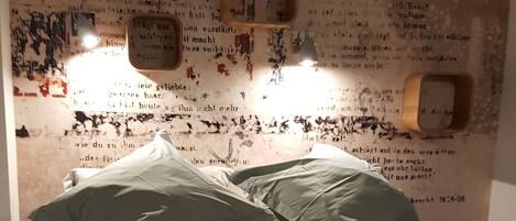 Romantische kamer, 2 slaapkamers (Givry) | Luxe beddengoed, individueel gedecoreerd, individueel gemeubileerd