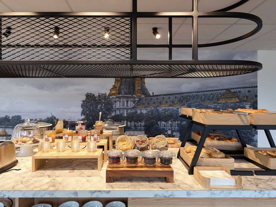 Petit déjeuner buffet servi tous les jours en supplément