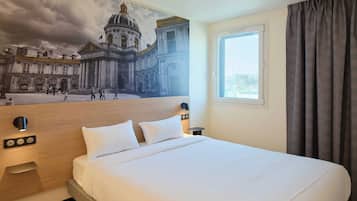 Desk, free WiFi, bed sheets