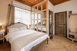 Deluxe Room, 1 Queen Bed with Sofa bed, Non Smoking (Economy) | 1 bedroom, premium bedding, minibar, in-room safe - Saye Konak Kaleiçi&Oldtown (Antalya)