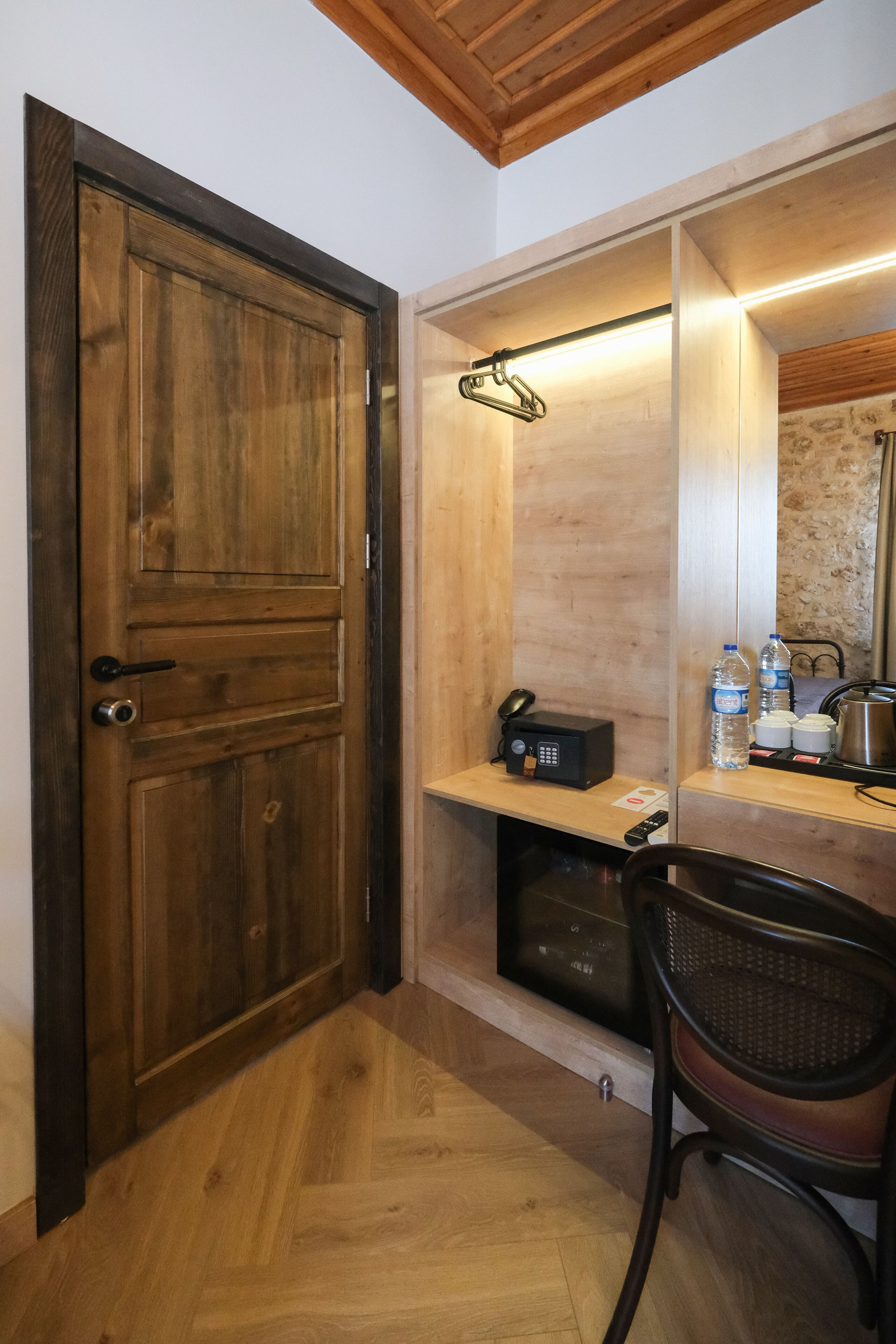 deluxe room, 1 queen bed with sofa bed, non smoking (economy) | 1 bedroom, premium bedding, minibar, in-room safe