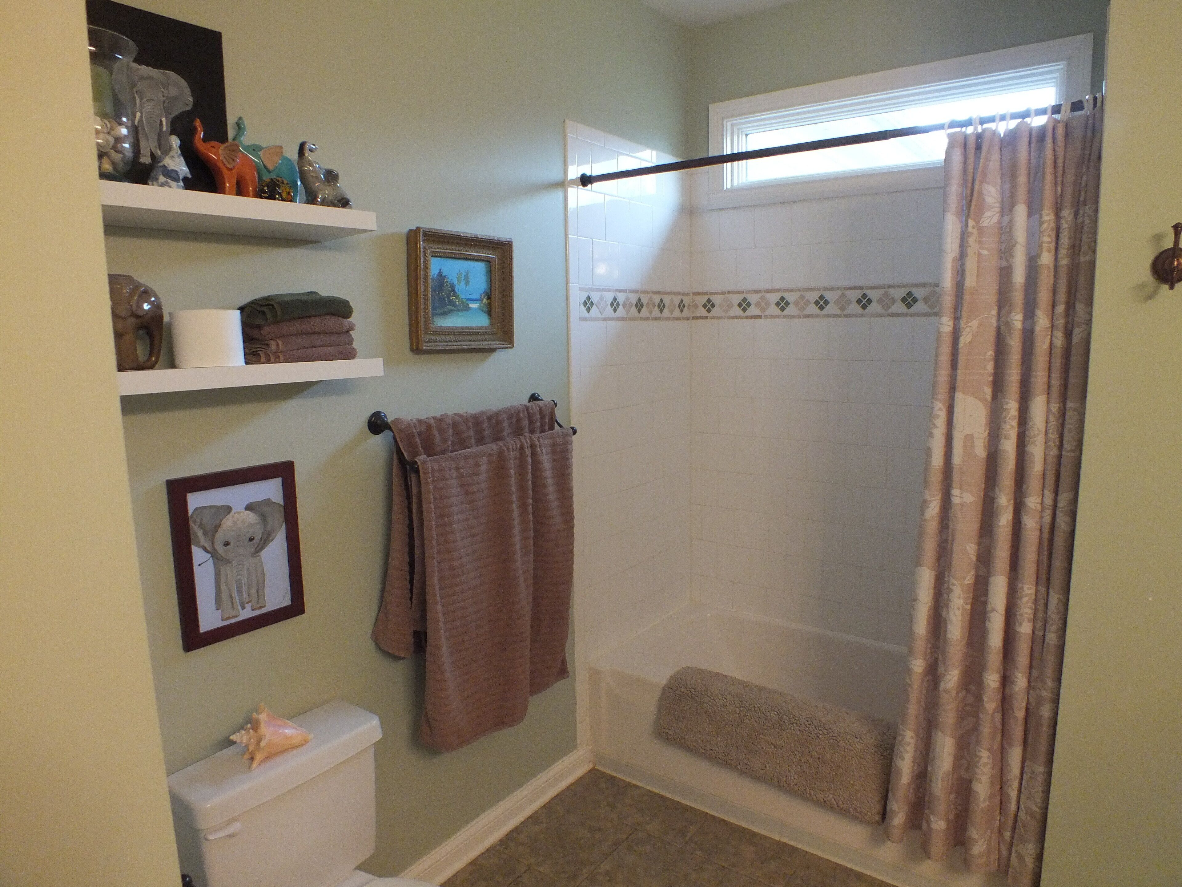 Basic Room, 1 Double Bed, Non Smoking | Bathroom shower