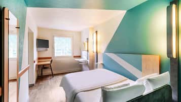 Desk, blackout curtains, soundproofing, free WiFi