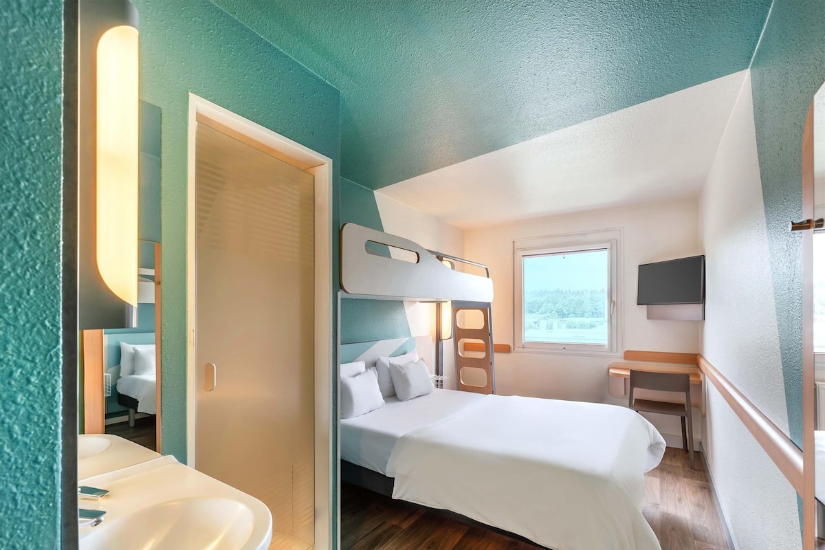 Double Room | Desk, blackout drapes, soundproofing, free WiFi