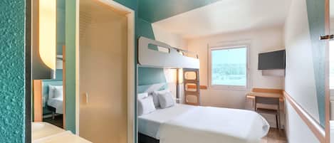 Double Room | Desk, blackout drapes, soundproofing, free WiFi
