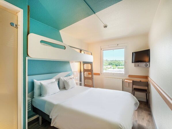 Escritorio, cortinas blackout, sistema de insonorización y wifi gratis 