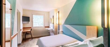 Skrivbord, mörklÀggningsgardiner, ljudisolering och gratis wi-fi