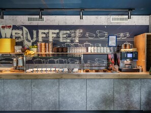 Dagelijks ontbijtbuffet (EUR 13.9 per persoon)