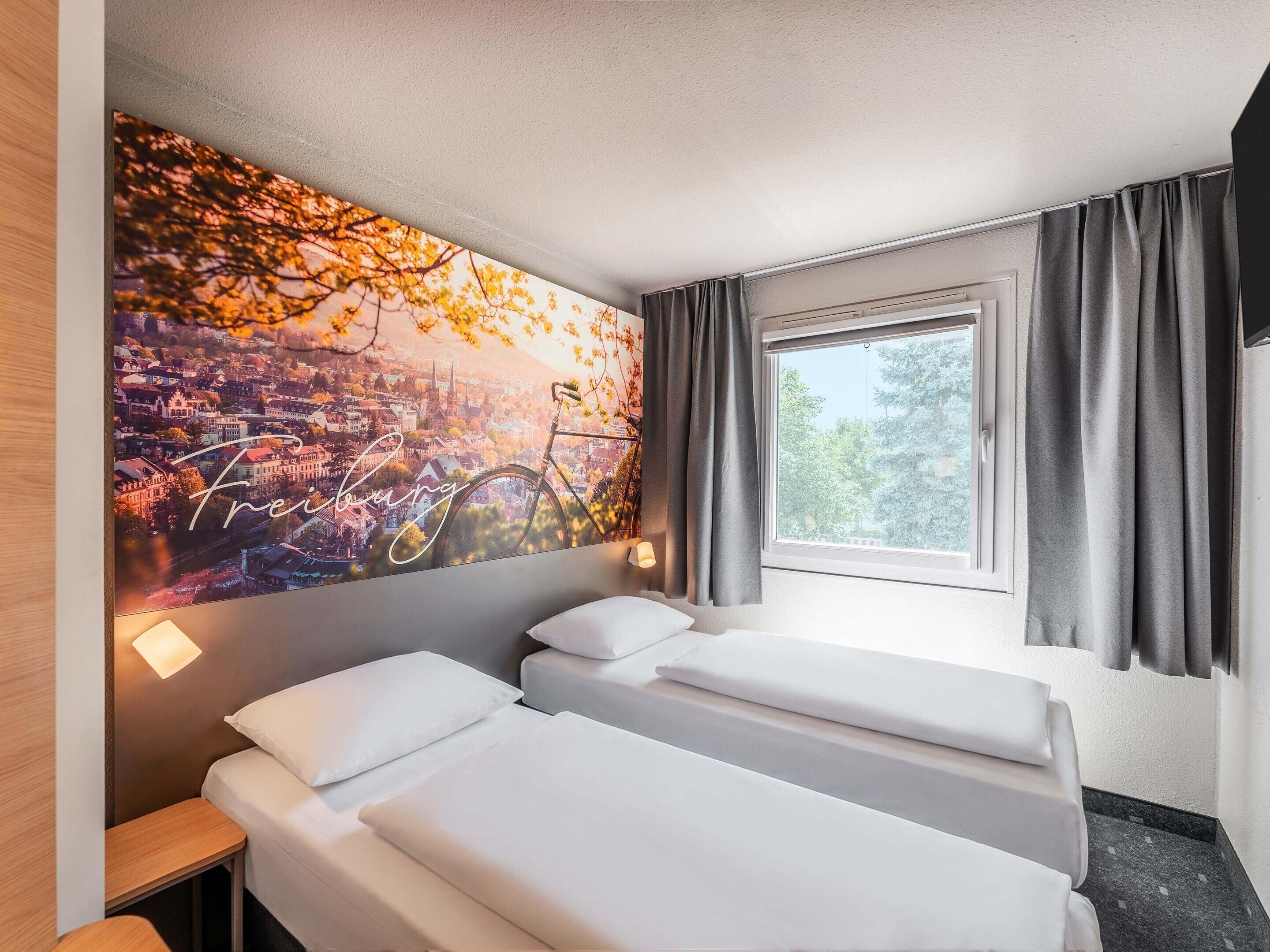 Twin Room | Desk, blackout curtains, soundproofing, free WiFi