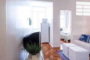 Economy Apartment, 1 Double Bed with Sofa bed, Non Smoking, Courtyard View | Living room | TV - MZapartments Ministro V (Rio de Janeiro)