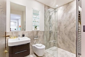 Economy Apartment | Bathroom - Luxury Pink Mews Holborn (London)