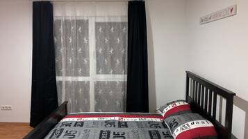 Laptop workspace, blackout curtains, iron/ironing board, free WiFi