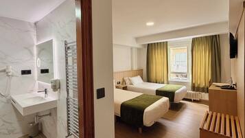 Twin Room | Soundproofing, free WiFi, bed sheets, wheelchair access