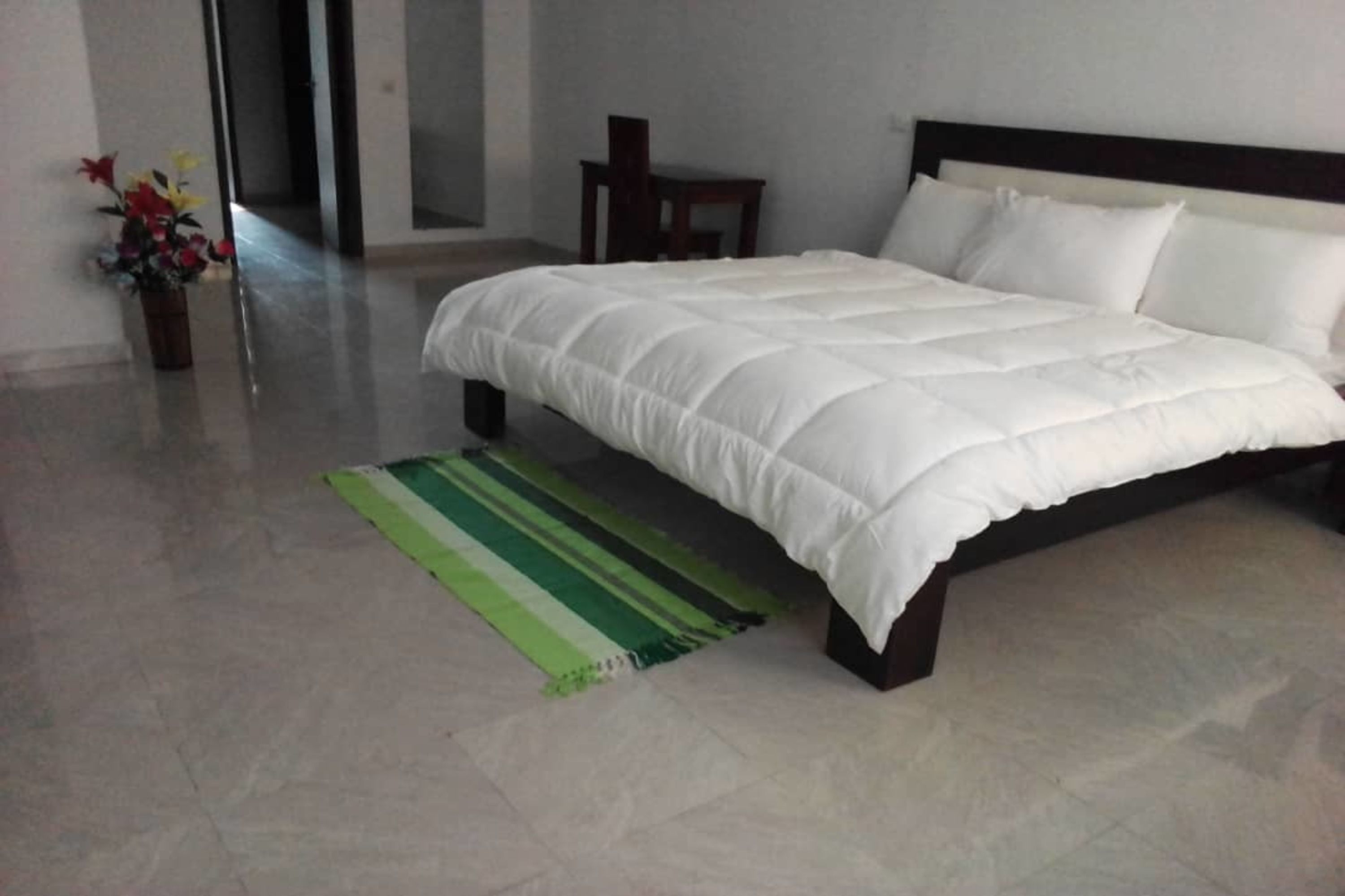 Suite, 1 letto king, non fumatori | Biancheria da letto di alta qualità, una scrivania, tende oscuranti