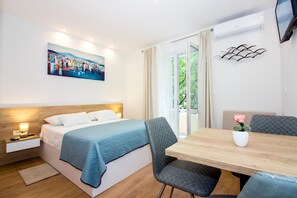 Studio, Balcony (2) | In-room safe, desk, blackout drapes, iron/ironing board - Lugo Apartments (Split)