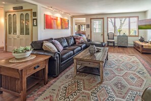 LED TV - Moonshadow Bed and Breakfast (Hammondsport)