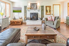 LED TV - Moonshadow Bed and Breakfast (Hammondsport)