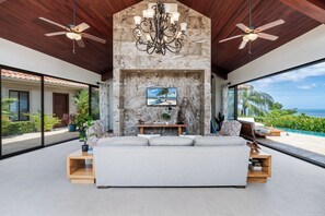 Smart-TV og stereoanlegg