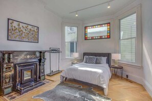 4 makuuhuonetta, silitysrauta/-lauta, Wi-Fi, vuodevaatteet