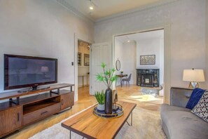 TV - Precious & Charming Home in the Heart of San Jose (San Jose)