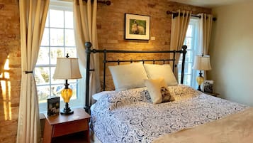 Rambo | Individually decorated, individually furnished, rollaway beds, free WiFi