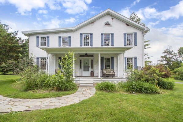 Front of property - The Homestead (Saugerties)