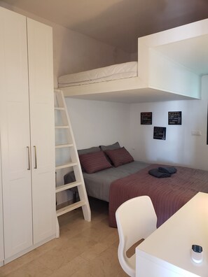 3 bedrooms, iron/ironing board, travel cot, WiFi