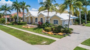 Exterior - Waterfront 4BR, 4BA Marco Island home with heated pool and Wi-Fi. (Marco Island)